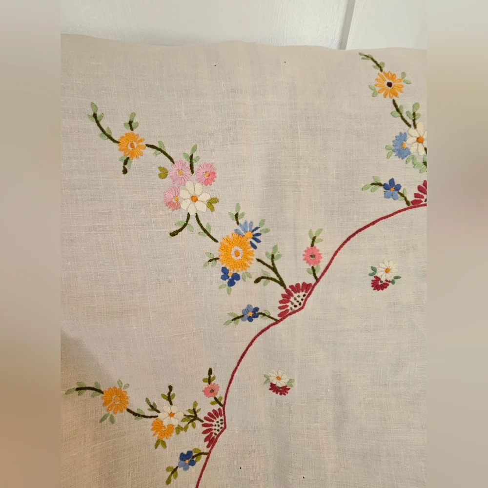 NWT Vintage Irish Linen Hand-Embroidered Floral Tablecloth
